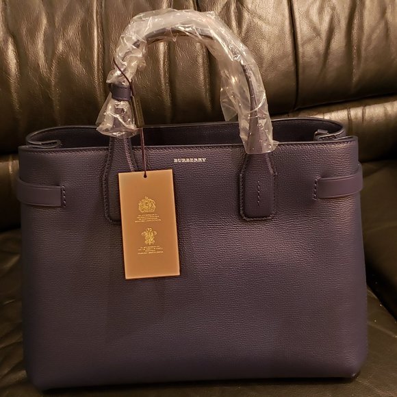 Burberry Medium Banner in Leather & Vintage Check - Picture 2 of 8